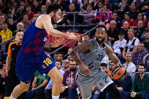 David Lighty of ASVEL, blocked by Pierre Oriola of Barcelona, during the Euroleague Basketball match between Barcelona and ASVEL at the Camp Nou Stadium, Barcelona, Spain, on December 17th, 2019. FLORENCIA TAN JUN\/