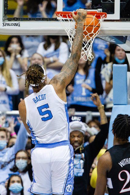 February 21, 2022: North Carolina Tar Heels forward Armando Bacot (5) goes for the dunk during the second half against the Louisville Cardinals in the ACC basketball matchup at Dean Smith Center in Chapel Hill, NC. (Scott Kinser\/Cal Sport Media