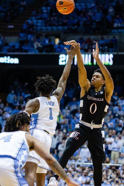 February 21, 2022: Louisville Cardinals guard Mike James (1) guards the three point shot by Louisville Cardinals guard Noah Locke (0) during the second half of the ACC basketball matchup at Dean Smith Center in Chapel Hill, NC. (Scott Kinser\/Cal Sport Media
