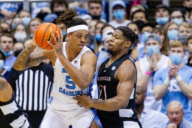February 21, 2022: North Carolina Tar Heels forward Armando Bacot (5) sets up against Louisville Cardinals forward Sydney Curry (21) during the second half of the ACC basketball matchup at Dean Smith Center in Chapel Hill, NC. (Scott Kinser\/Cal Sport Media