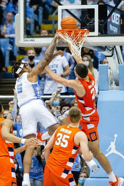 February 28, 2022: North Carolina Tar Heels forward Armando Bacot (5) gets the layup by Syracuse Orange forward Cole Swider (21) during the second half of the ACC basketball matchup at Dean Smith Center in Chapel Hill, NC. (Scott Kinser\/Cal Sport Media