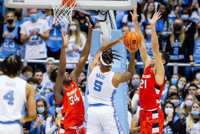 February 28, 2022: Syracuse Orange center Bourama Sidibe (34) and forward Cole Swider (21) guard North Carolina Tar Heels forward Armando Bacot (5) as he goes for a layup during the second half of the ACC basketball matchup at Dean Smith Center in Chapel Hill, NC. (Scott Kinser\/Cal Sport Media