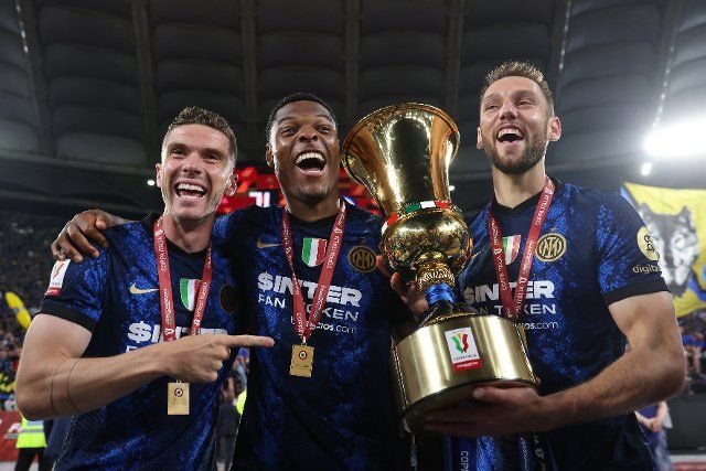 May 11, 2022, Rome, United Kingdom: Rome, Italy, 11th May 2022. Robin Gosens, Denzel Dumfries and Stefan de Vrij of FC Internazionale celebrate with the trophy following the 4-2 victory in the Coppa Italia match at Stadio Olimpico, Rome