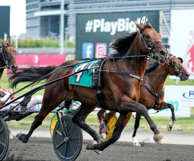 August 6, 2022, East Rutherford, NJ, USA: August 6, 2022: Alrajah One It #4, driven by Dexter Dunn wins the John Cashman Memorial Stakes on Hambletonian Stakes Day at the Meadowlands in East Rutherford, N.J. on August 6th, 2022. Dan Heary\/Eclipse Sportswire