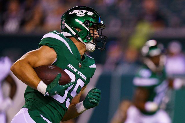 August 12, 2022: New York Jets tight end Jeremy Ruckert (89) with the touchdown catch during the NFL pre-season game between the New York Jets and the Philadelphia Eagles at Lincoln Financial Field in Philadelphia, Pennsylvania. Christopher Szagola