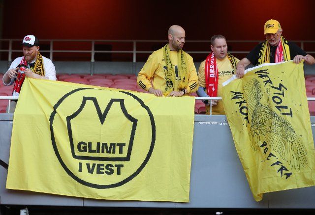 October 6, 2022, London, United Kingdom: London, England, 6th October 2022. BodÃÂ¸\/Glimt fans put up flags before the UEFA Europa League match at the Emirates Stadium, London