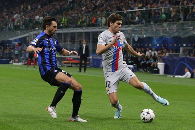 October 4, 2022, Milan, United Kingdom: Milan, Italy, 4th October 2022. Matteo Darmian of FC Internazionale closes in on Marcos Alonso of FC Barcelona during the UEFA Champions League Group C match at Giuseppe Meazza, Milan