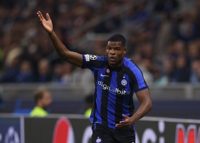 October 4, 2022, Milan, United Kingdom: Milan, Italy, 4th October 2022. Denzel Dumfries of FC Internazionale reacts during the UEFA Champions League Group C match at Giuseppe Meazza, Milan