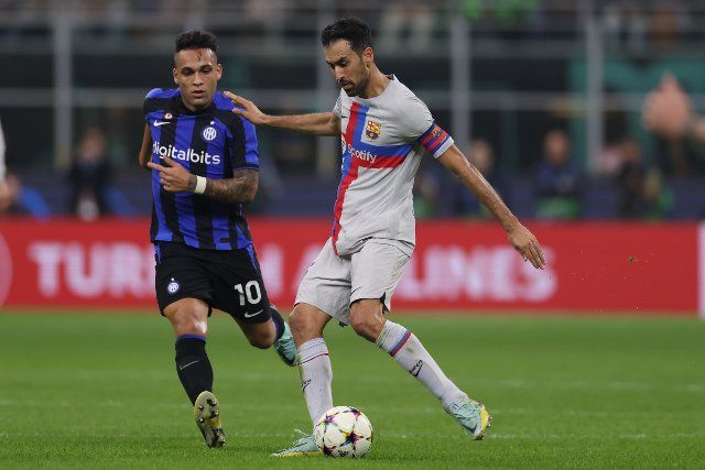 October 4, 2022, Milan, United Kingdom: Milan, Italy, 4th October 2022. Sergio Busquets of FC Barcelona plays the ball as Lautaro Martinez of FC Internazionale closes in during the UEFA Champions League Group C match at Giuseppe Meazza, Milan