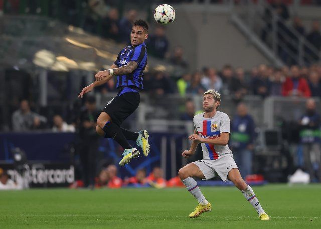 October 4, 2022, Milan, United Kingdom: Milan, Italy, 4th October 2022. Lautaro Martinez of FC Internazionale and Sergi Roberto of FC Barcelona during the UEFA Champions League Group C match at Giuseppe Meazza, Milan