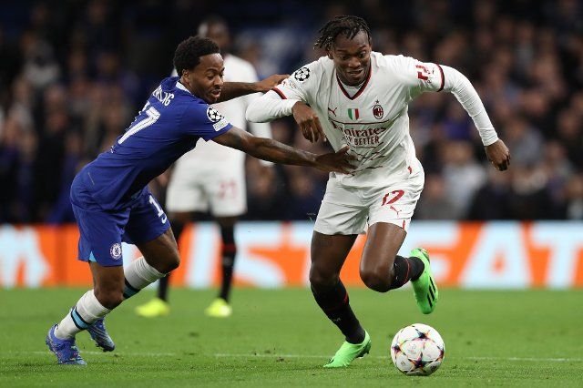 October 5, 2022, London, United Kingdom: London, England, 5th October 2022. Raheem Sterling of Chelsea and Rafael LeÃÂ£o of AC Milan \/challenge for the ball during the UEFA Champions League match at Stamford Bridge, London
