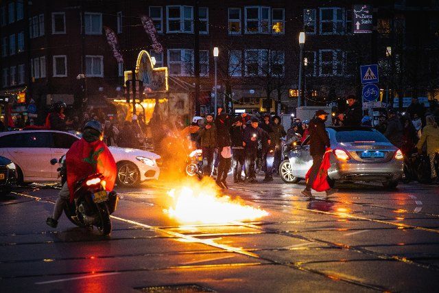 Amsterdam - A car has been set on fire on the Mercatorplein in Amsterdam-West after Morocco\