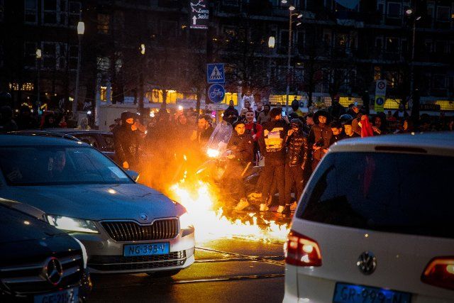 Amsterdam - A car has been set on fire on the Mercatorplein in Amsterdam-West after Morocco\