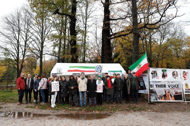 THE HAGUE - Iranians demonstrate against the regime of the ayatollahs in Iran in front of the House of Representatives. The activists have announced a three-day protest. ANP BAS CZERWINSKI netherlands out - belgium