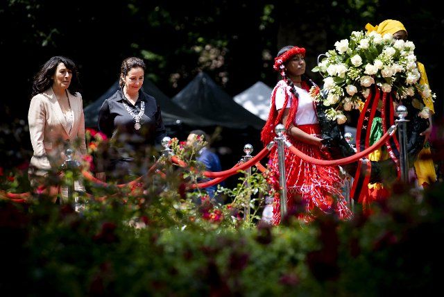 2022-07-01 14:15:23 AMSTERDAM - Mayor Femke Halsema lays a wreath at the National Monument Slavery Past, during the national commemoration of the Dutch slavery past. On July 1, 1863, slavery was abolished by law in Suriname and the Caribbean part of the Kingdom. ANP KOEN VAN WEEL netherlands out - belgium