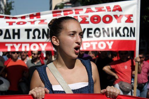 Greek citizens took the street to demonstrate against the government\