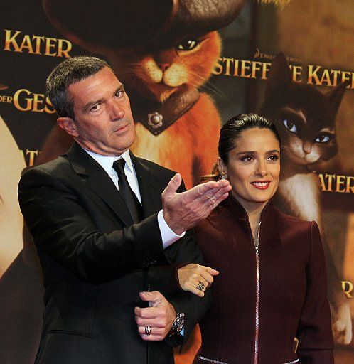 Antonio Banderas and Salma Hayek pose at the German premiere of \