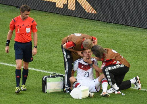 Injured Christoph Kramer of Germany is being treated team doctors during the FIFA World Cup 2014 final soccer match between Germany and Argentina at the Estadio do Maracana in Rio de Janeiro, Brazil, 13 July 2014. Photo: Thomas Eisenhuth\/dpa \/...