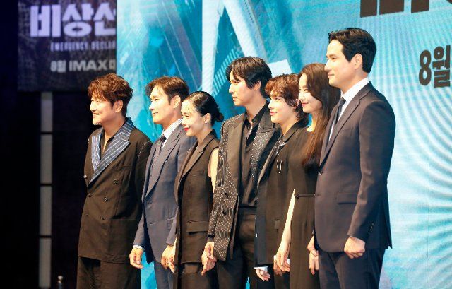 (L-R) Song Kang-Ho, Lee Byung-Hun, Jeon Do-Yeon, Kim Nam-Gil, Yim Si-Wan, Kim So-Jin and Park Hae-Jun, June 20, 2022 : Cast members pose for photographers at a production press conference for the movie "Emergency Declaration" in Seoul, South Korea. (Photo by Lee Jae-Won\/AFLO) (SOUTH KOREA