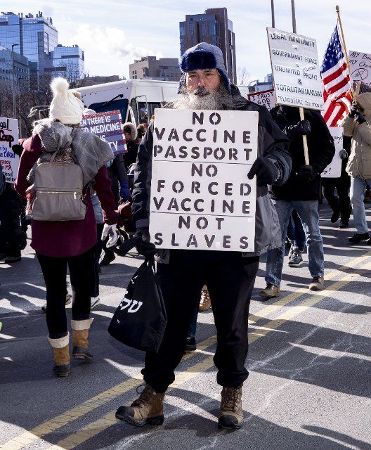 January 15, 2022, Boston, Massachusetts, USA: Anti COVID-19 vaccine mandate demonstrators march downtown Boston against the mandate in Boston. Boston Mayor Michelle Wu announced that showing proof of vaccination against COVID-19 are required upon entering certain indoor spaces in Boston as the citys indoor vaccine mandates takes effect on January 15, 2022. The city also announced that it will require vaccination of all city employees on the same timeline (January 15 for first dose and February 15 for the second dose), unless granted a reasonable accommodation for medical or religious reasons. (Photo by Keiko Hiromi\/AFLO