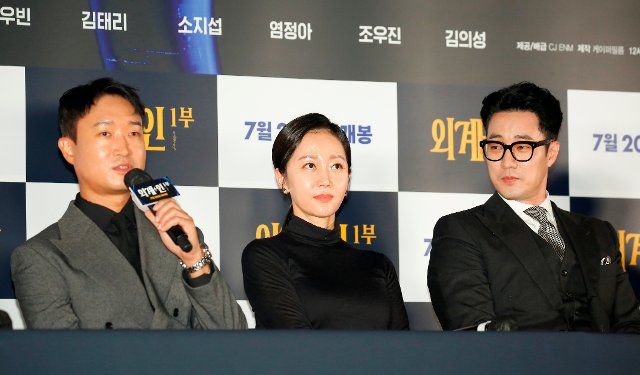(L-R) Jo Woo-Jin, Yum Jung-Ah and So Ji-Sub, July 13, 2022 : Cast members Jo Woo-Jin, Yum Jung-Ah and So Ji-Sub attend a press conference after a press preview of the movie "Alienoid" in Seoul, South Korea. (Photo by Lee Jae-Won\/AFLO) (SOUTH KOREA