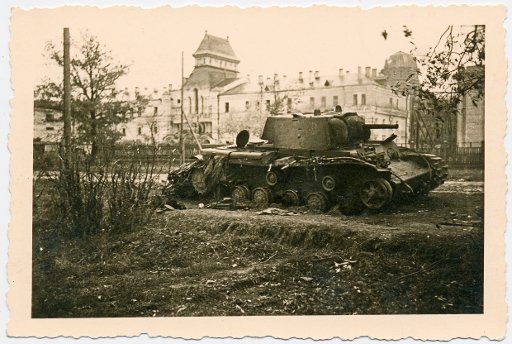 World War II \/ Eastern front. Russian Campaign of the German Wehrmacht 1941\/42: a destroyed Soviet tank (?). Photo, c. 1941\/42.