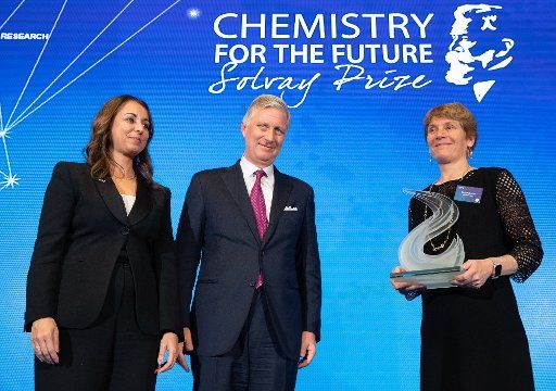 King Philippe - Filip of Belgium hands out the award to winner American chemist Carolyn Bertozzi next to Solvay CEO Ilham Kadri (L) at the award ceremony for the biannual \