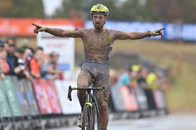 Belgian Quinten Hermans celebrates as he crosses the finish line to win the men elite race of the World Cup cyclocross in Fayetteville, Arkansas, USA, the second stage (out of 16) in the UCI World Cup competition, Wednesday 13 October 2021. BELGA PHOTO DAVID STOCKMAN