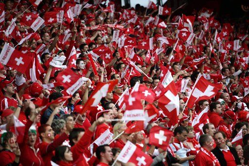 EURO 2008 - Schweiz - Türkei Supporters of Switzerland cheer prior the UEFA EURO 2008 Group A preliminary round match between Switzerland and Turkey at the St. Jakob-Park stadium in Basel Switzerland 11 June 2008. Photo: Ronald Wittek dpa +please ...