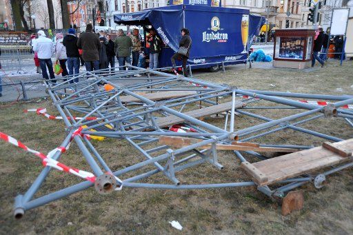 People stand behind a collapsed scaffolding in Cottbus Germany 06 March 2011. A scaffolding collapsed during the carneval parade in Cottbus and injured eleven people. Photo: Michael