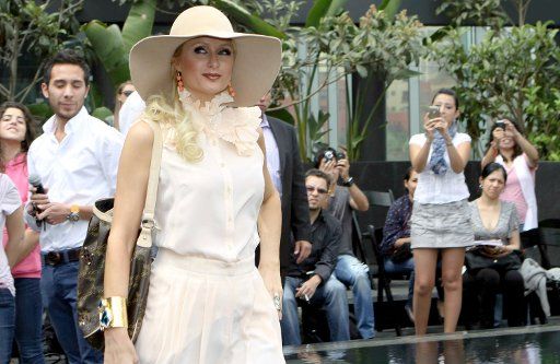 Celebrity Paris Hilton poses for photographers after a press conference where she presented her new line of shoes in Mexico city Mexico 29 March 2011. Paris Hilton was welcomed to Mexico with canape chicken and champagne. Photo: Jorge Rios Ponce\/