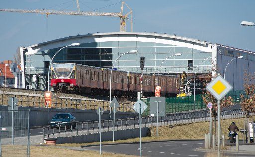 A S\/Bahn train runs from Ostkreuz to Treptower Park in Berlin, Germanz, 05 March 2012. Construction is taking place in and around Ostkreuz station since 2006 gebaut with an estimated end to the construction works in 2016. Photo: Soeren