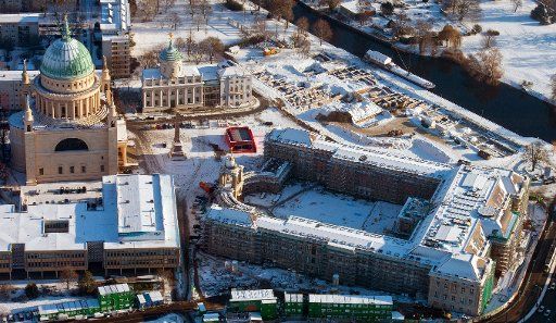 An aerial shot shows the construction site at the state parliament in Potsdam, Germany, 7 December 2012. Photo: Patrick