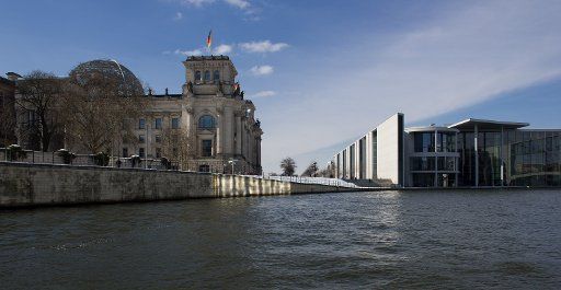 View across the Spree of the Reichstag building (L) and Paul-Loebe-House in Berlin, Germany, 25 March 2013. Photo: Soeren