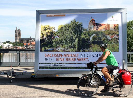 A marketing company presents a poster campaign to stimulate tourism after the flood in June in Magdeburg, Germany, 19 July 2013. The poster campaign advertizes travels to Saxony-Anhalt countrywide. The focus is on cities and regions who were hit ...
