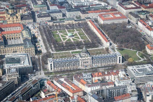 29 March 2019, Bavaria, Munich: View of the Munich city centre with the Hofgarten and the Residenz Munich. Photo: Sina Schuldt\/