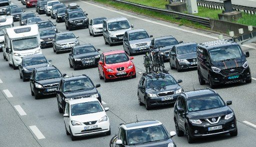 28 July 2019, Hamburg: Holiday and weekend traffic to the south congests on the Autobahn 7 in front of the Elbtunnel. Photo: Markus Scholz\/