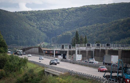 23 September 2019, Baden-Wuerttemberg: Cars drive on the A8 motorway near Grubingen. Photo: Marijan Murat\/