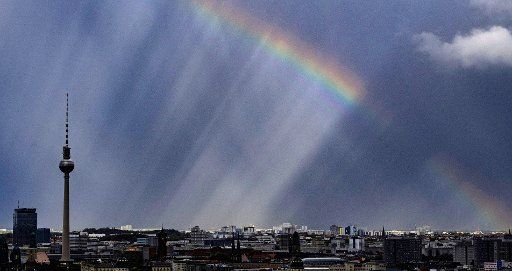 28 September 2019, Berlin: A rainbow can be seen over the city. Photo: Paul Zinken\/