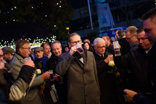 25 November 2019, Berlin: Michael Müller (SPD, M), Governing Mayor of Berlin, takes a sip from a glass of mulled wine during the opening tour of the Christmas market on Breitscheidplatz. Photo: Gregor Fischer\/