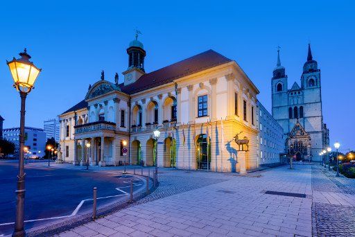 21 August 2019, Saxony-Anhalt, Magdeburg: View of the town hall of Magdeburg and the Johanniskirche at the blue hour. Photo: Stephan Schulz\/dpa-Zentralbild\/