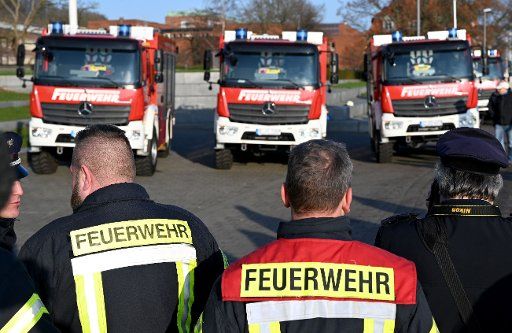 13 December 2019, Schleswig-Holstein, Kiel: Firefighters are standing in front of new fire-fighting vehicles for disaster control. Ten fire engines have already been delivered, and by 2024 the fleet is to be modernised with 52 vehicles. By 2027, the state and local authorities intend to invest more than 50 million euros in disaster control. Photo: Carsten Rehder\/