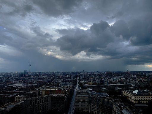 28 September 2019, Berlin: Dark clouds are moving over the city, on the horizon you can see the Berlin television tower. Photo: Paul Zinken\/