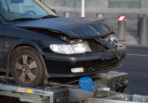 27 January 2020, Berlin: A car is on a trailer for towing after a minor traffic accident. Photo: Soeren Stache\/dpa-Zentralbild\/