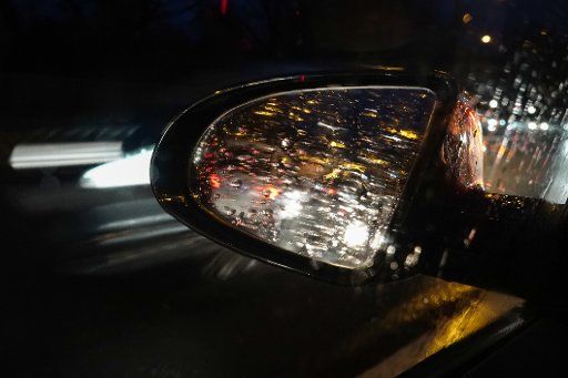 04 February 2020, Saxony, Leipzig: Raindrops on the wet outside mirror of a car prevent a good view to the rear. Photo: Jan Woitas\/dpa-Zentralbild\/