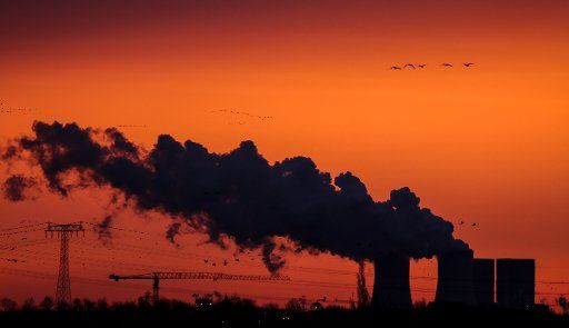 08 January 2020, Saxony, Leipzig: The silhouette of the Lippendorf power plant becomes apparent in the morning before sunrise. Photo: Jan Woitas\/dpa-Zentralbild\/