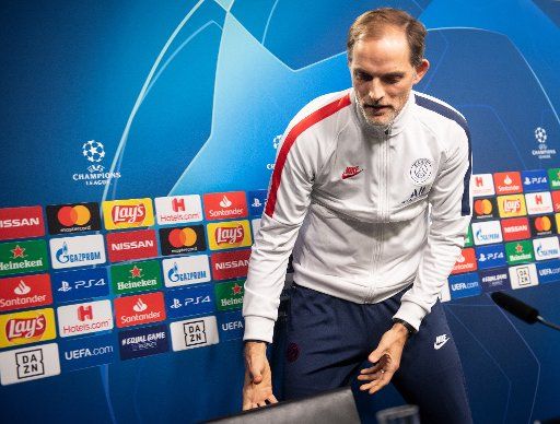 17 February 2020, North Rhine-Westphalia, Dortmund: Football: Champions League, before the first round of the last sixteen Borussia Dortmund - Paris St Germain. Thomas Tuchek, coach of Paris St. Germain, moves his chair back to the table after a press conference. Photo: Bernd Thissen\/
