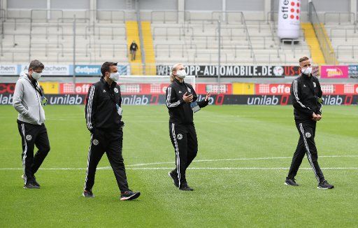 23 May 2020, North Rhine-Westphalia, Paderborn: Football: Bundesliga, SC Paderborn 07 - 1899 Hoffenheim, 27th matchday. Referee Bibiana Steinhaus (2nd from right) talks to her colleagues before the game.IMPORTANT NOTE: According to the regulations of the DFL Deutsche Fußball Liga and the DFB Deutscher Fußball-Bund it is prohibited to use or have used in the stadium and\/or from the game taken photos in the form of sequence pictures and\/or video-like photo series. Photo: Friso Gentsch\/dpa-Pool\/