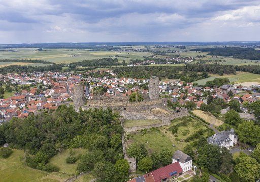 08 June 2020, Hessen, Münzenberg: Clouds pass over the Münzenberg castle ruins in Hesse (aerial view with a drone). The castle dates back to the second half of the 12th century. Photo: Boris Roessler\/