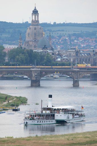17 June 2020, Saxony, Dresden: The historic paddle wheel steamer "Dresden" of the Sächsische Dampfschiffahrt (SDS) travels on the Elbe in front of the Frauenkirche in the direction of Pillnitz. Photo: Sebastian Kahnert\/dpa-Zentralbild